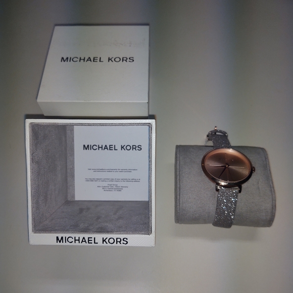 Michael Kors Charley Women\'s Rose Gold Leather Watch